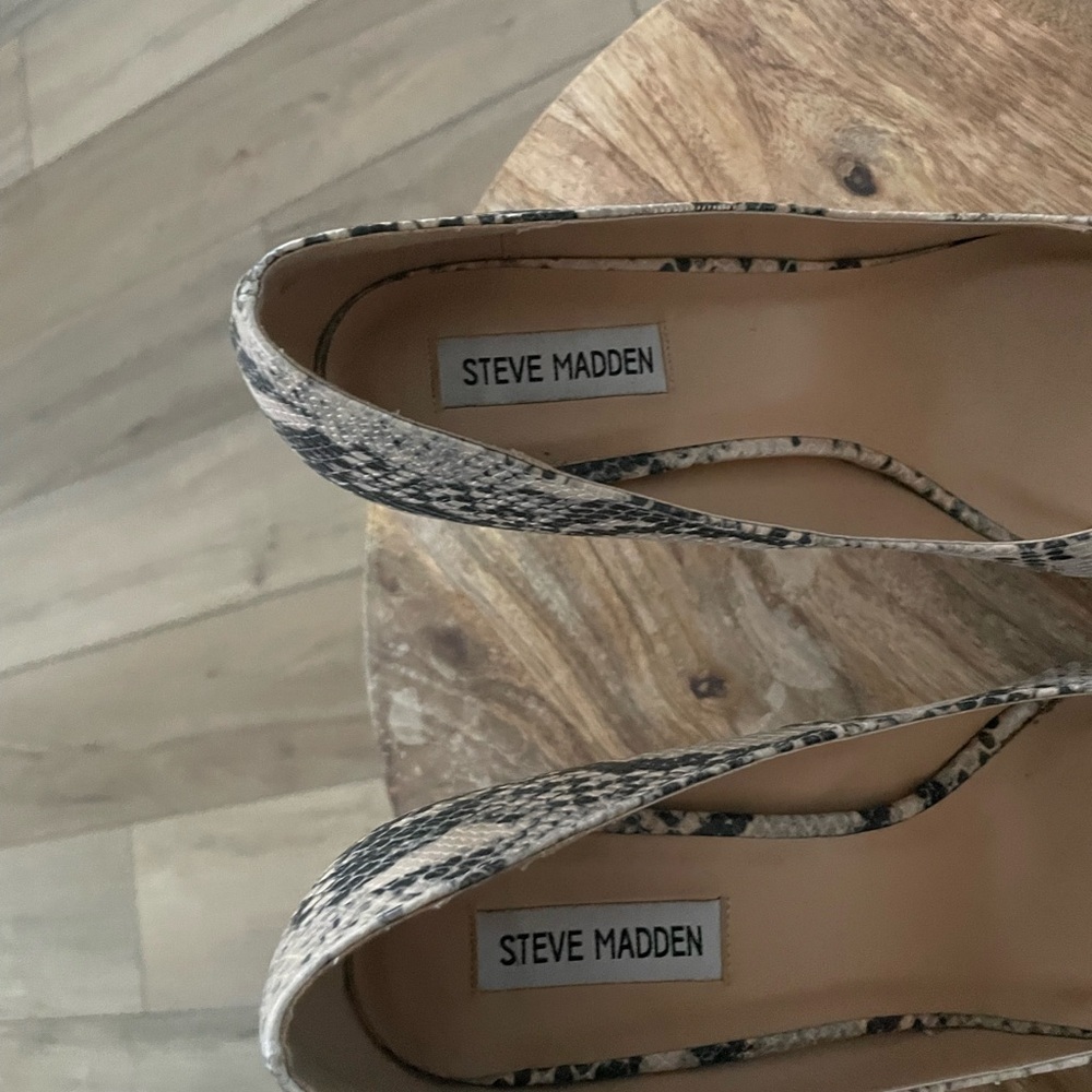 Steve Madden embossed snake print pointy toe heel… - image 3